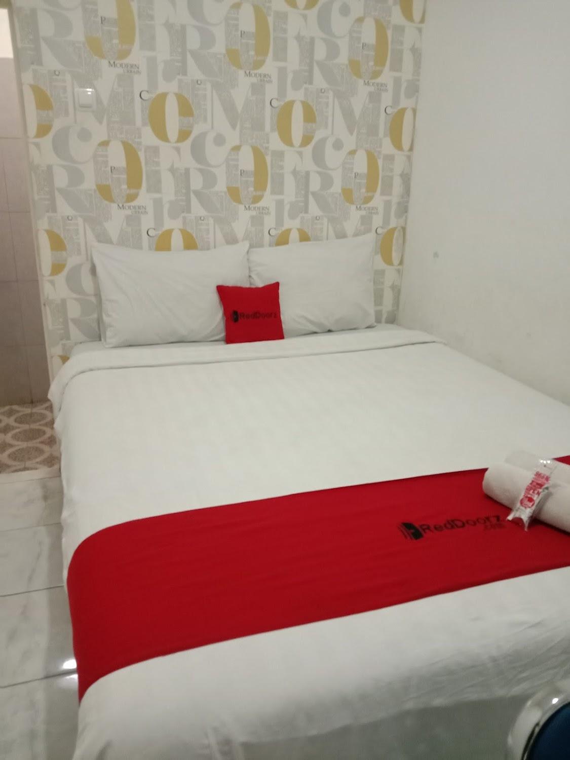 Cover Image for RedDoorz near GOR Jatidiri Semarang
