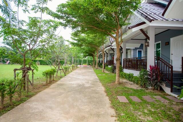 Cover Image for OYO 329 B. Banana Resort