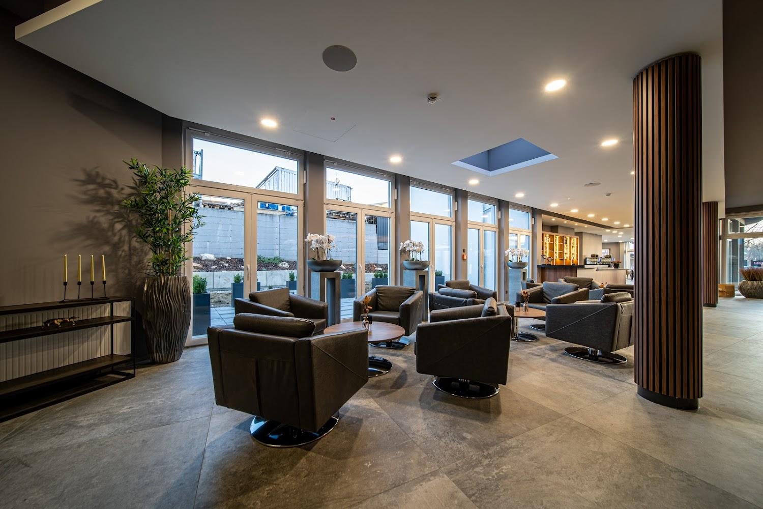 Cover Image for EE Hotel