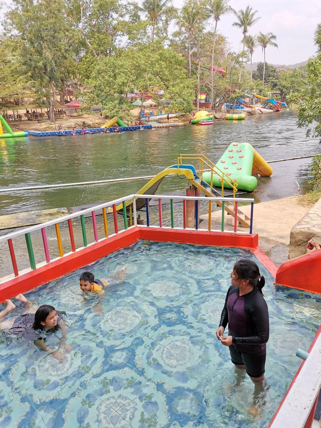 Cover Image for บ้านไม้ไร่เจริญ รีสอร์ทแก่งกระจาน