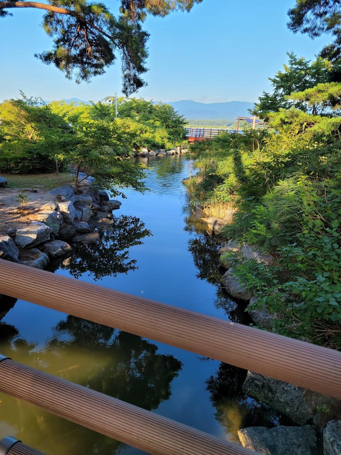 Cover Image for Ảnh At a glance