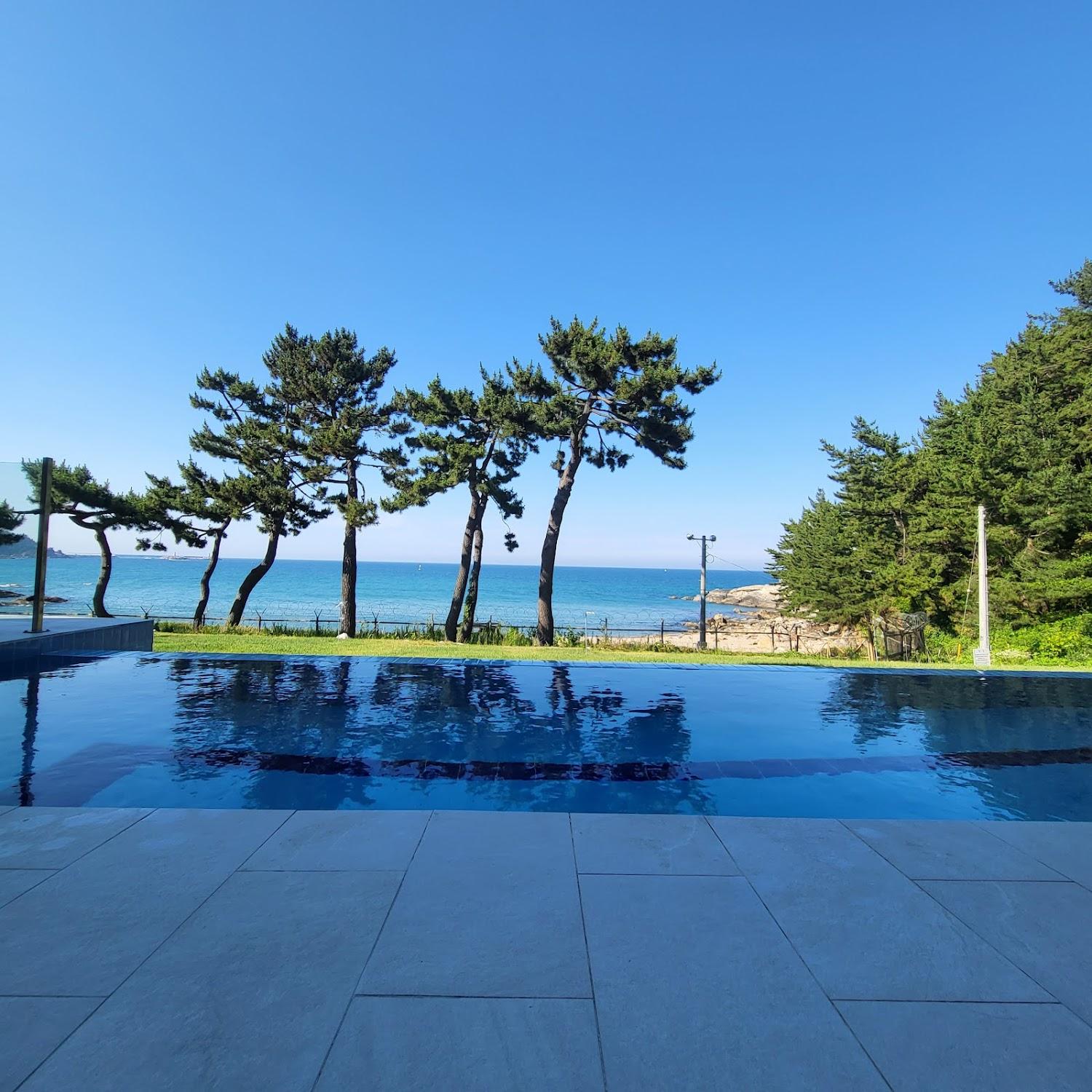 Cover Image for Luminous Pool Villa