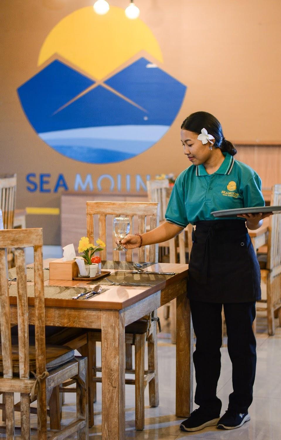 Cover Image for SeaMount Hotel