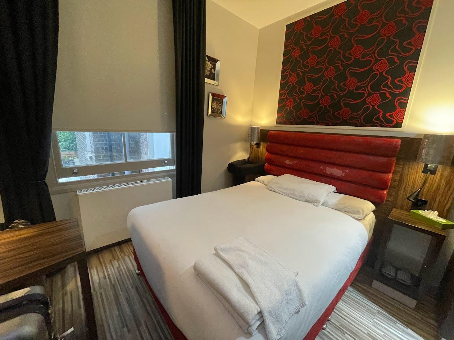 Cover Image for Simply Rooms & Suites