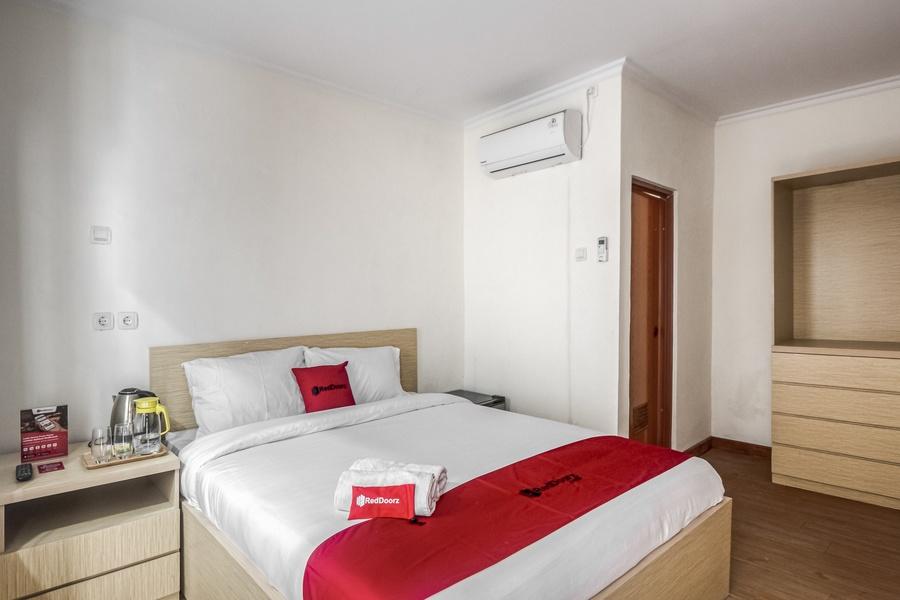 Cover Image for RedDoorz Plus Syariah near Cinere Bellevue Mall