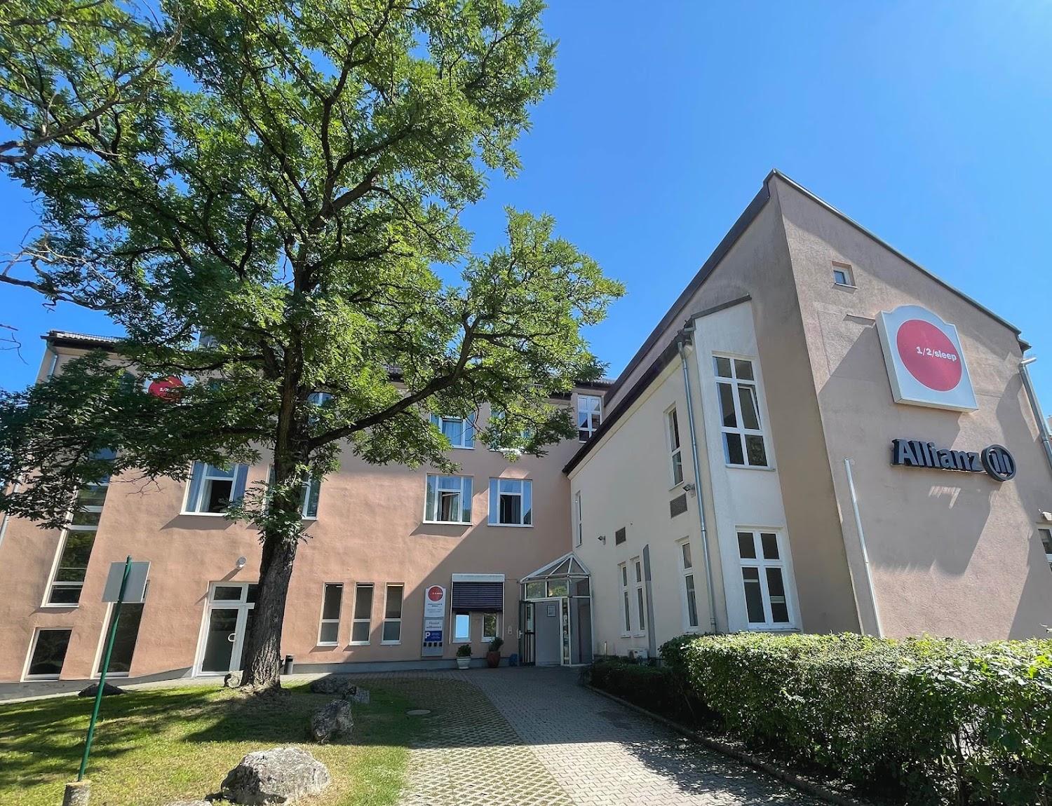 Cover Image for 1, 2, sleep Boardinghouse Unterschleißheim Zentrum