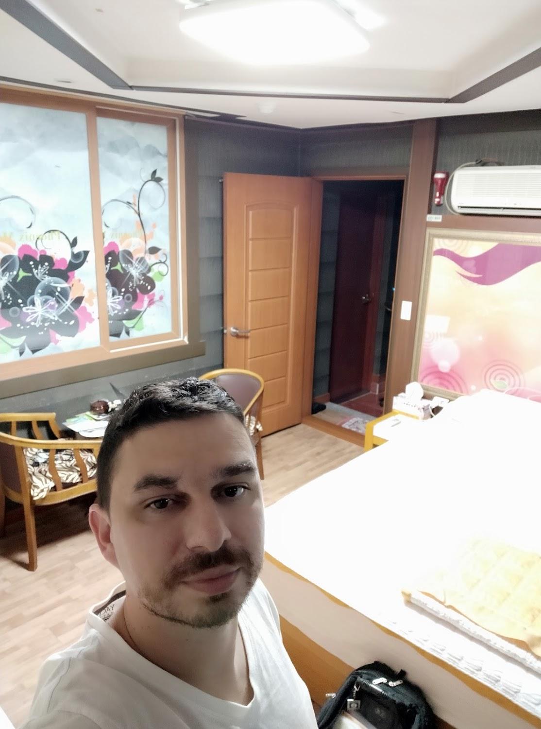 Cover Image for 피닉스모텔