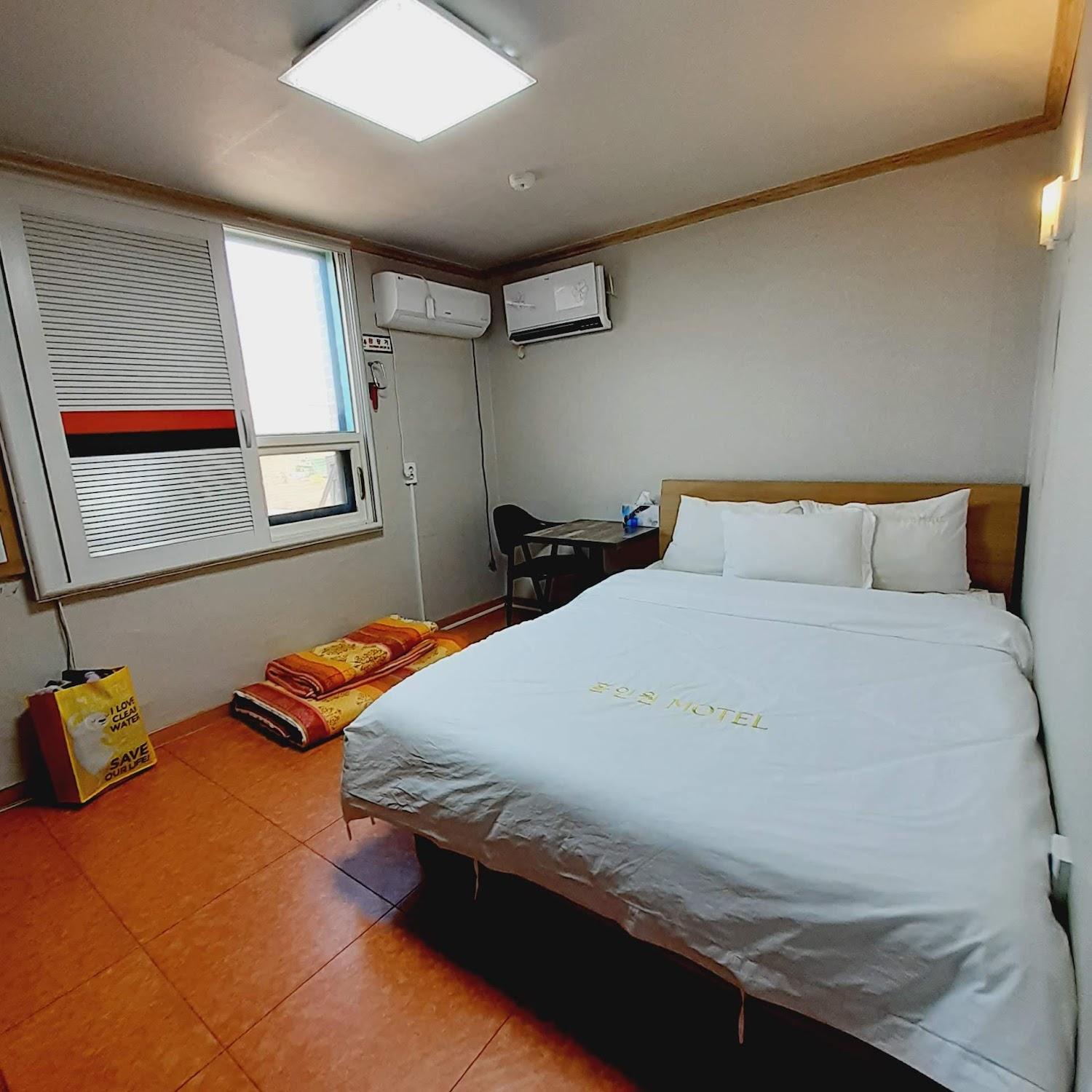 Cover Image for 홀인원모텔