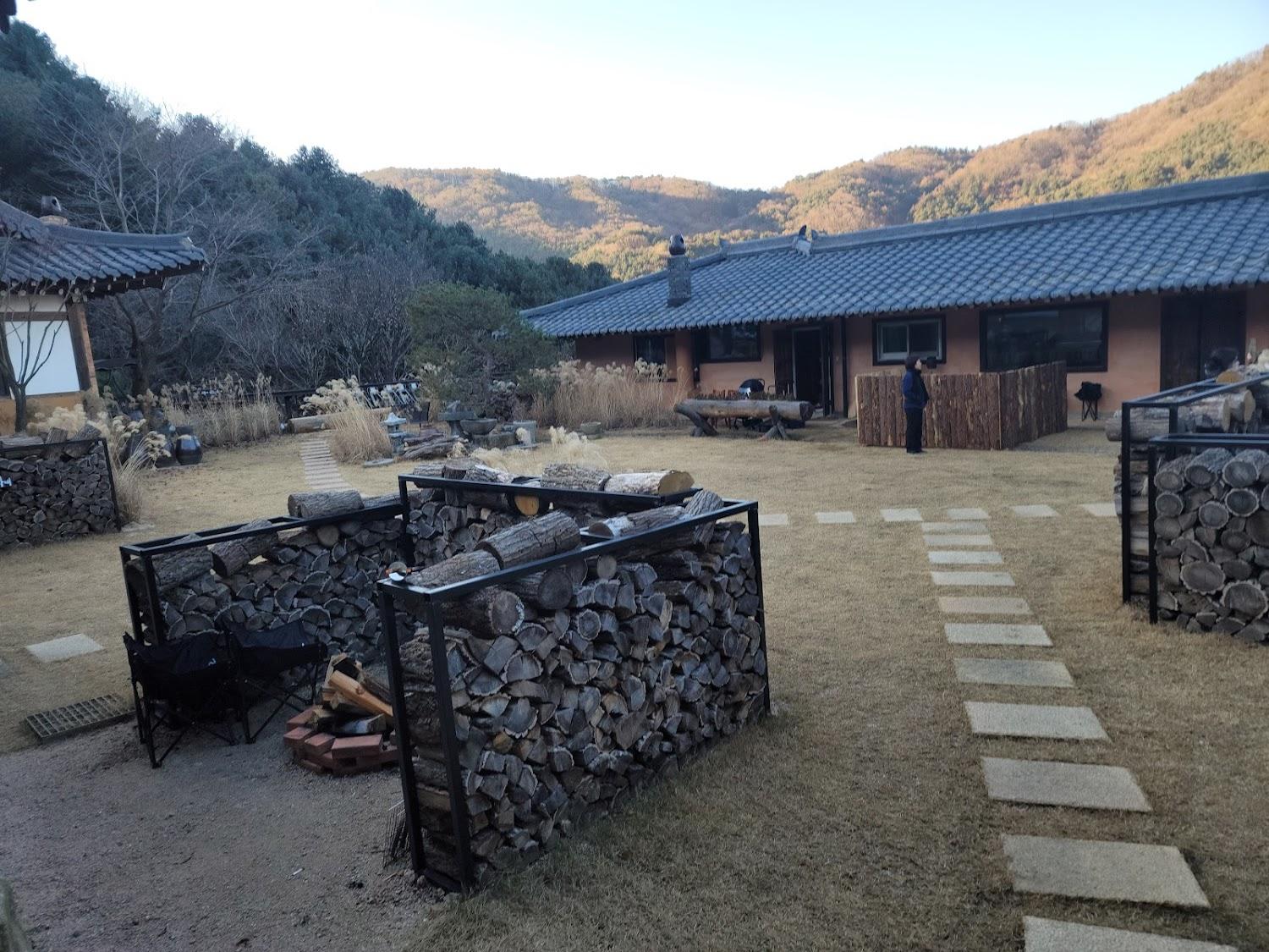 Cover Image for 한옥스테이 초시매아그니