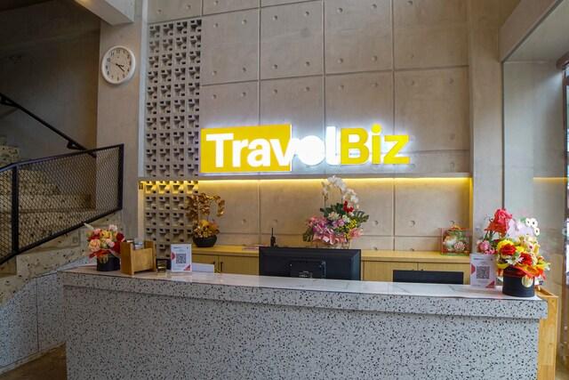 Cover Image for OYO 92956 Travelbiz Hotel