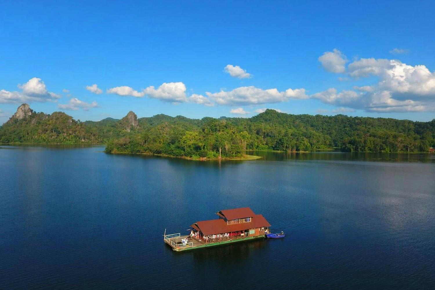 Cover Image for เกาะวังแก้ว