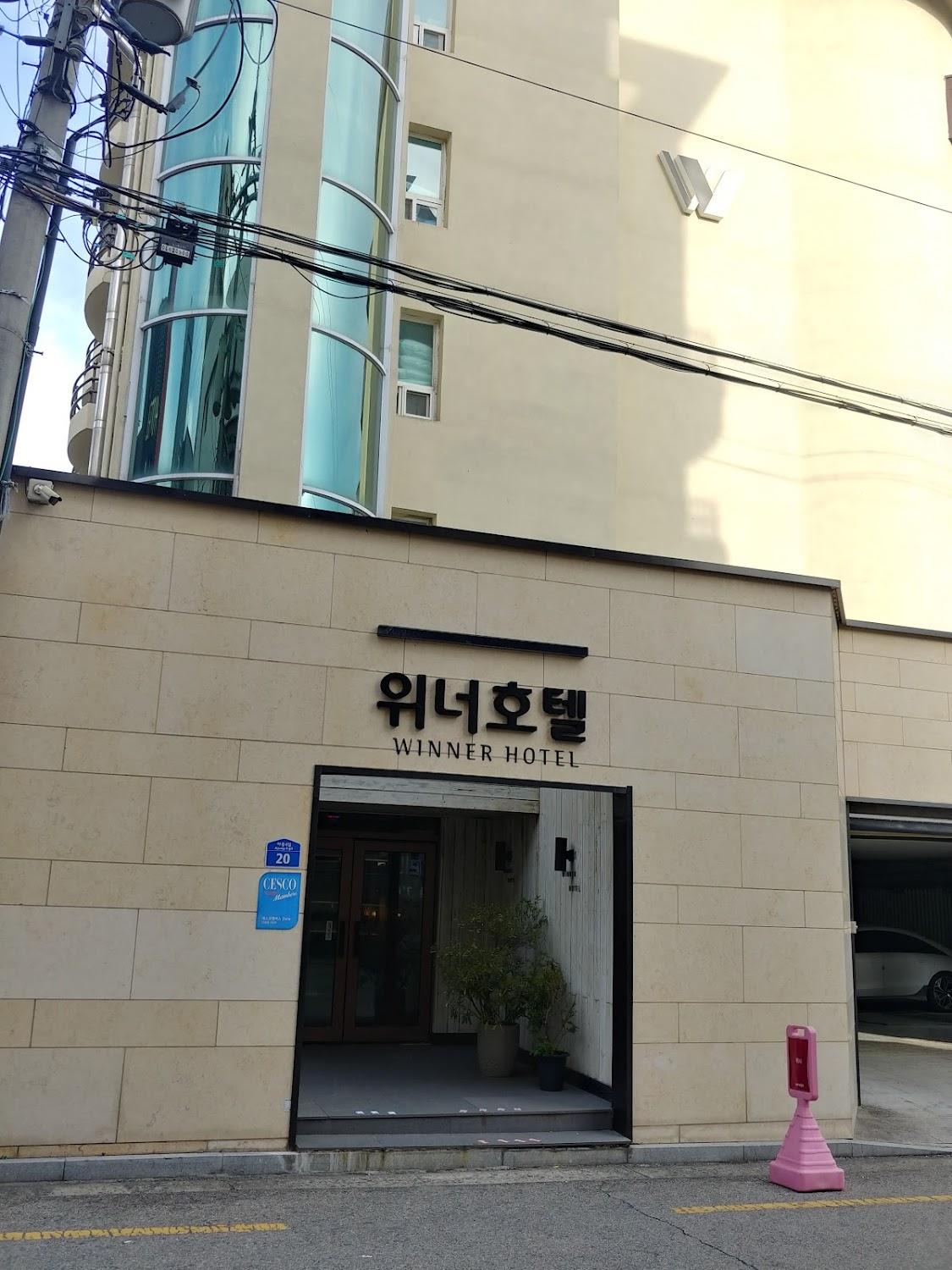 Cover Image for Winner Hotel