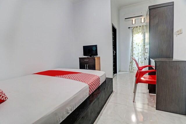 Cover Image for OYO 92596 Al-razzaq Guest House
