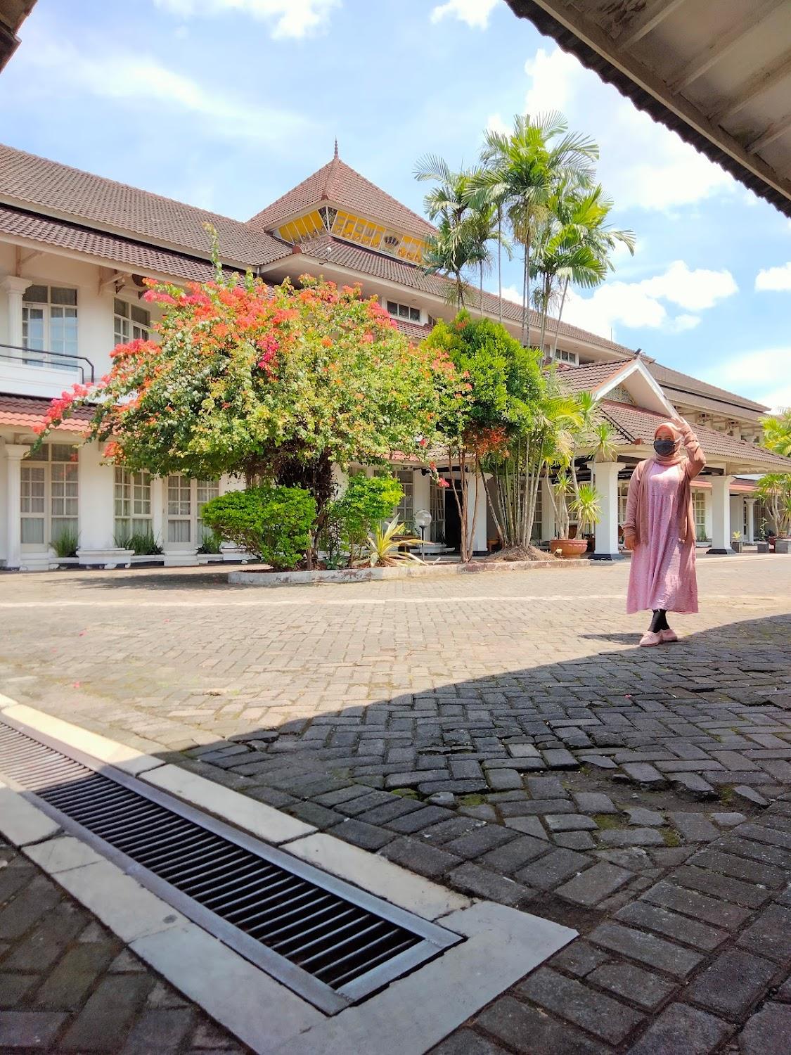 Cover Image for Urbanview Hotel Crown Tasikmalaya By RedDoorz