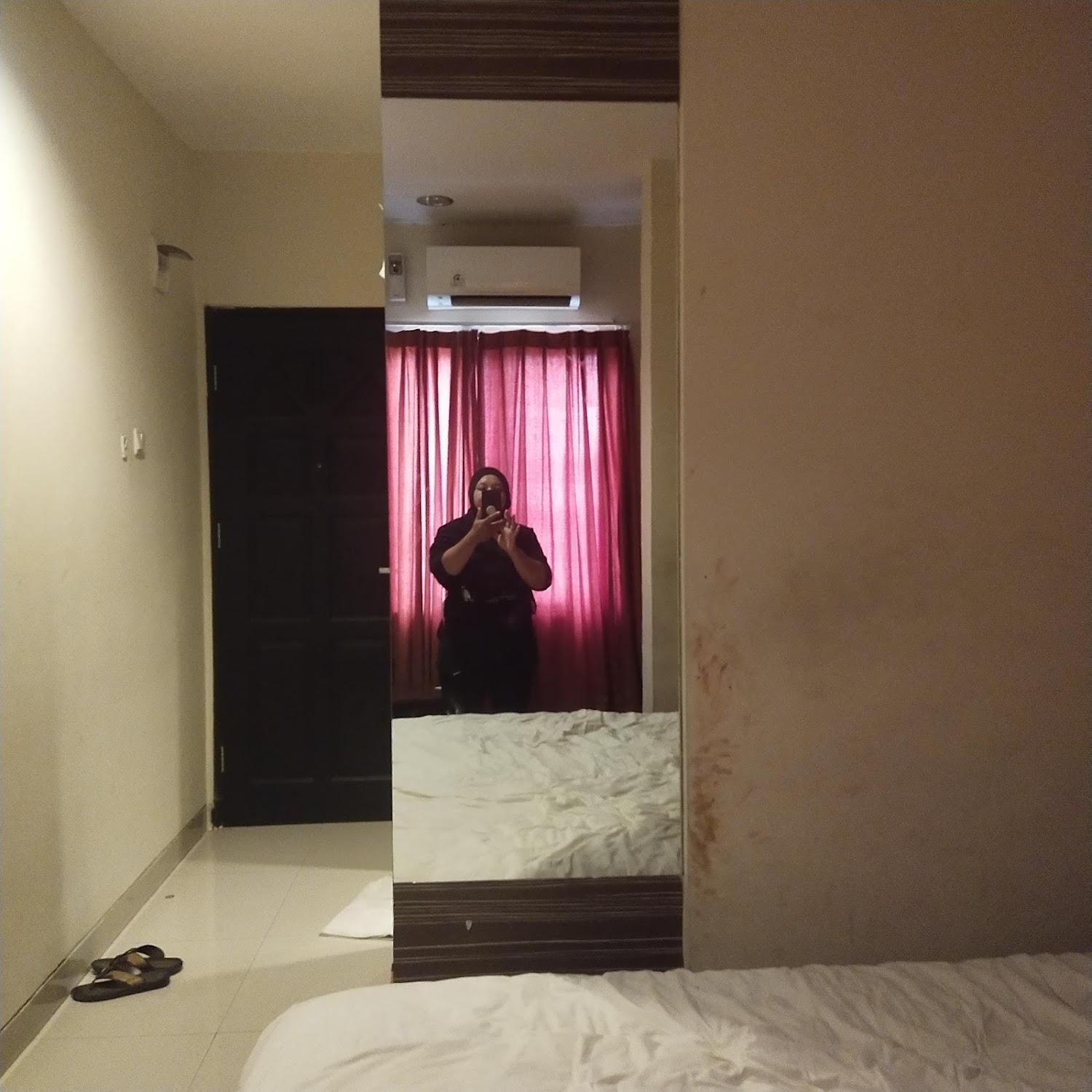 Cover Image for Beverly Inn