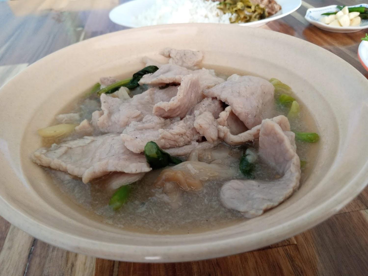 Cover Image for ธารรุ้ง ห้องเช่า