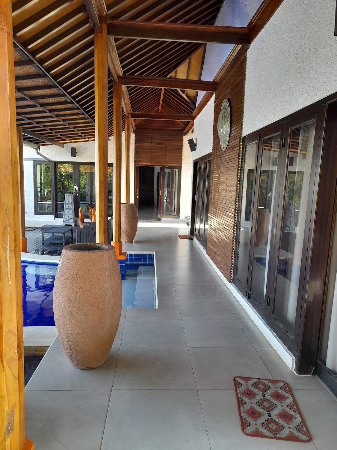 Cover Image for The Dharma Villa