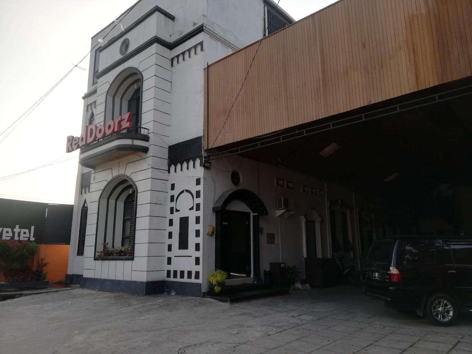 Cover Image for RedDoorz near Jalan Sudirman Padang