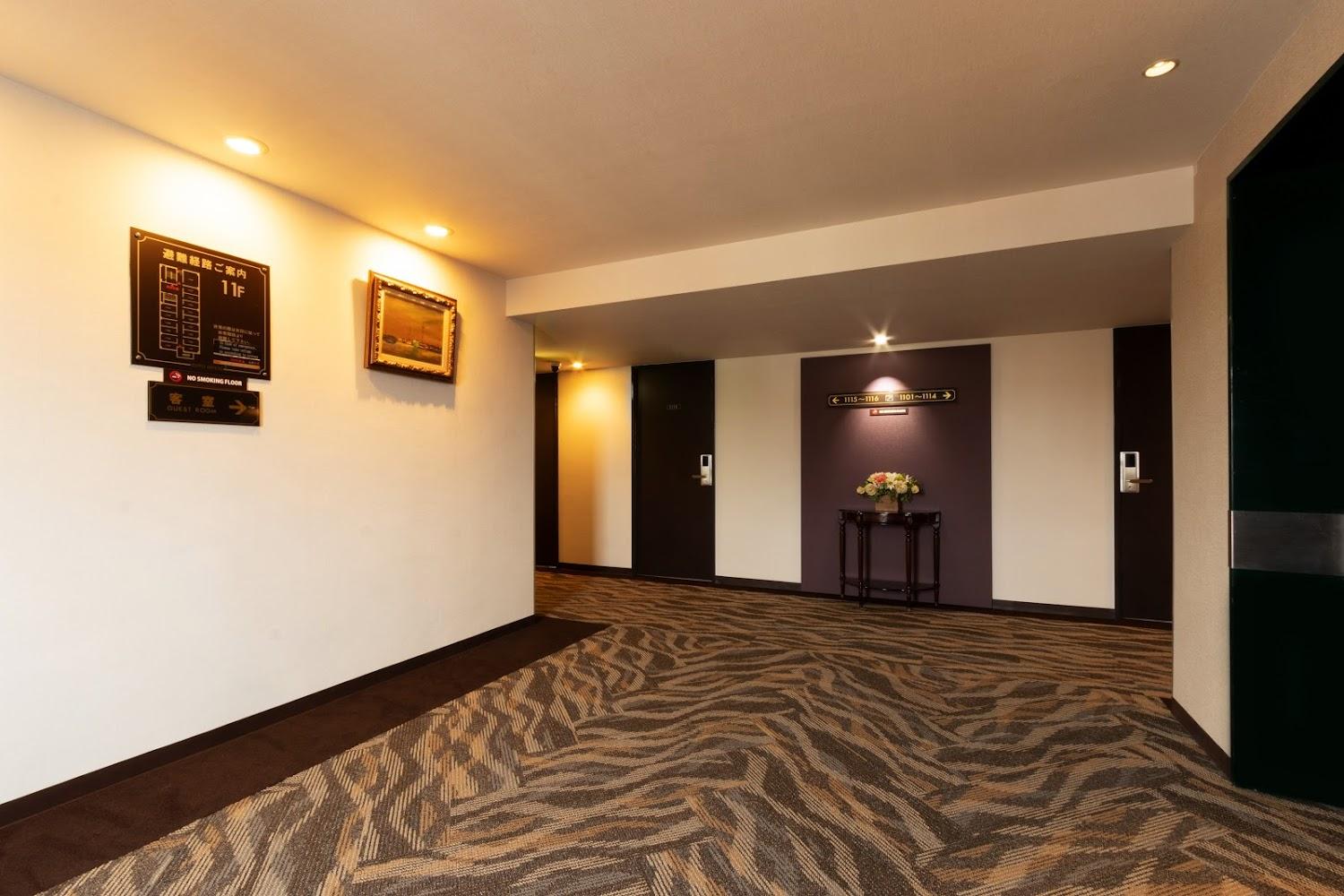 Cover Image for Toyo Hotel