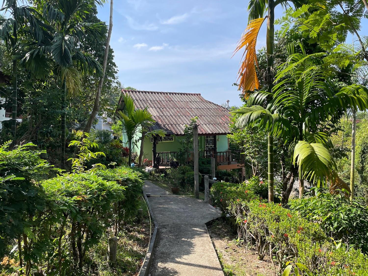 Cover Image for Lanta Chalisa​ bukit house