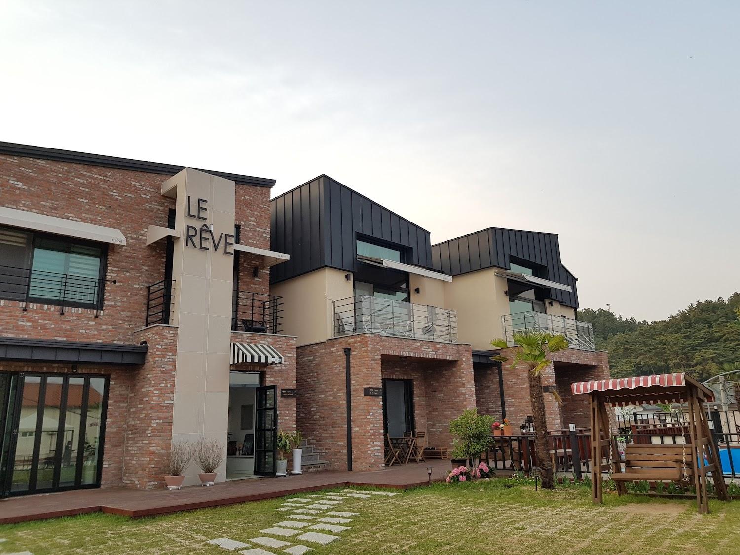 Cover Image for 몽블랑풀빌라