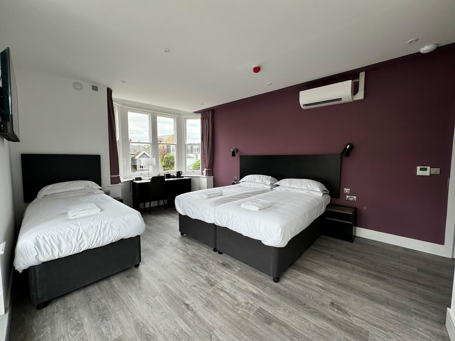 Cover Image for Crown Hotel