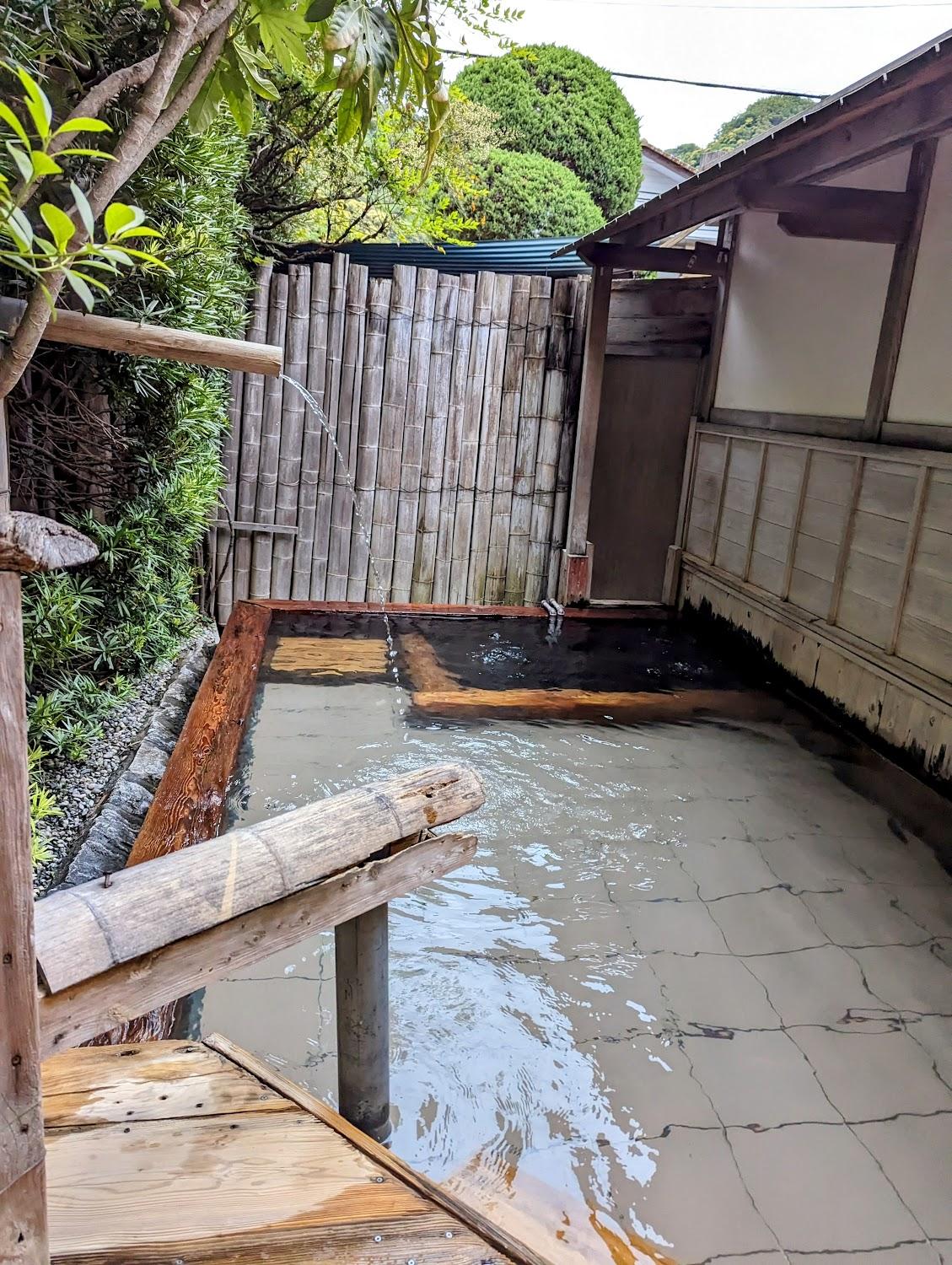Cover Image for Thounsand-person bath Kanaya Ryokan