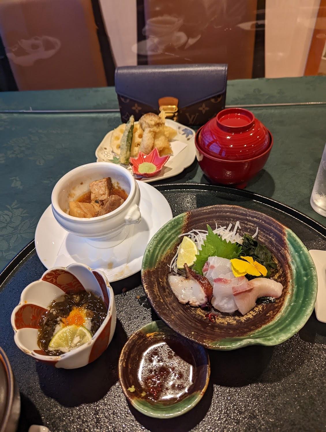 Cover Image for Hotel Senshukaku