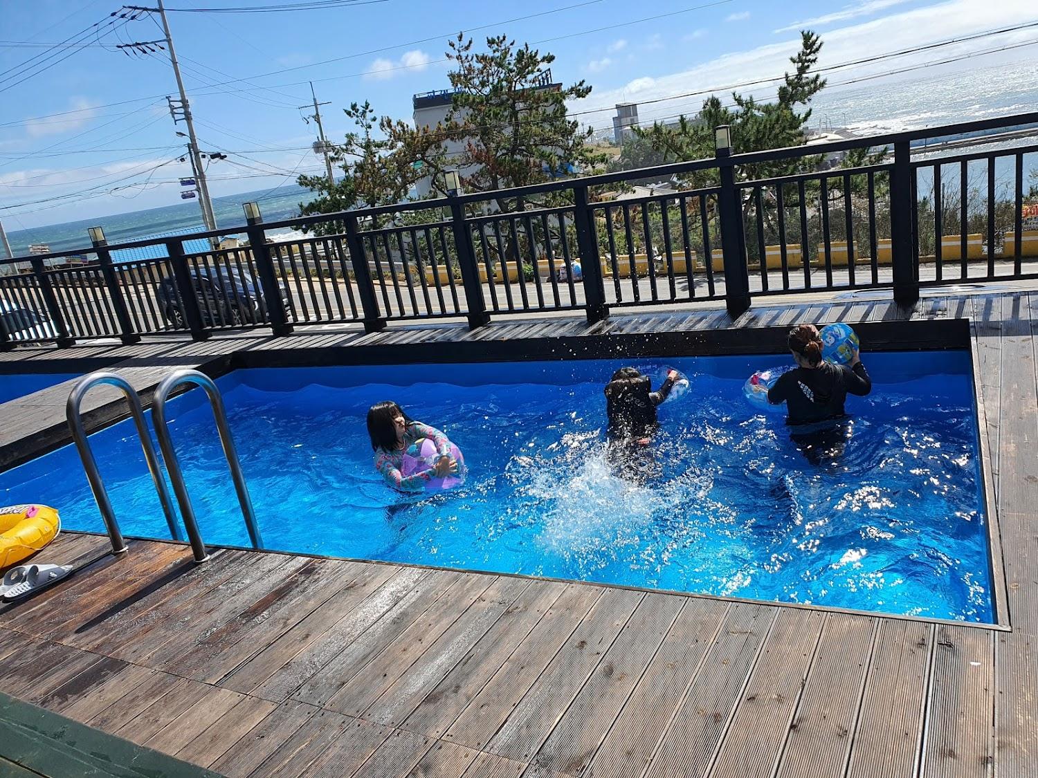 Cover Image for 블루힐풀빌라펜션