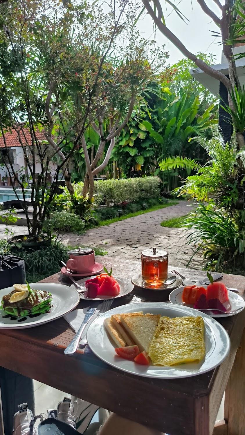 Cover Image for Green Papaya House