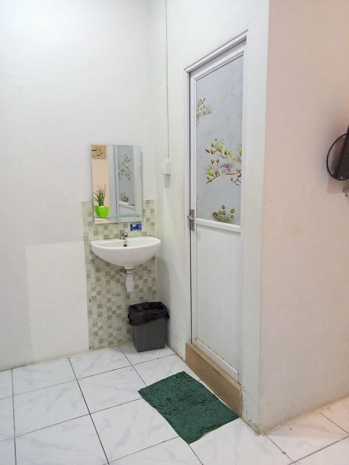 Cover Image for OYO 433 Nelvi Guest House Syariah