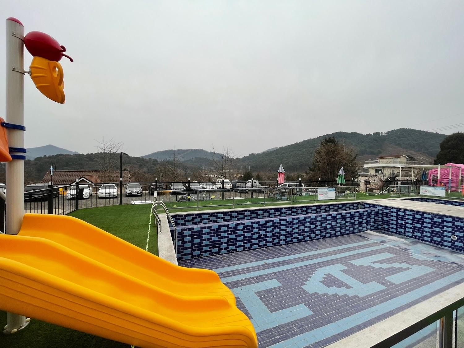 Cover Image for 하나키즈풀빌라