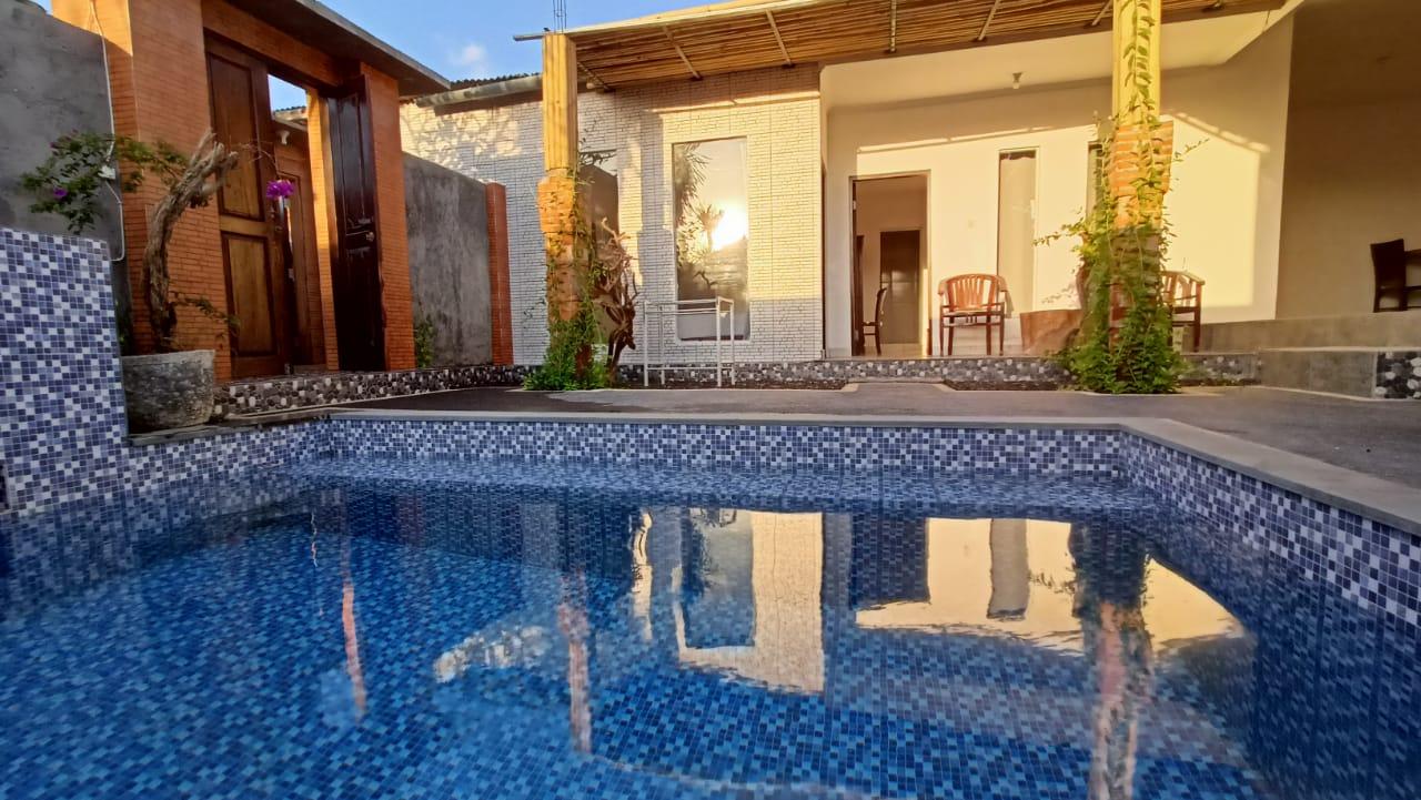Cover Image for Cheap Hotel