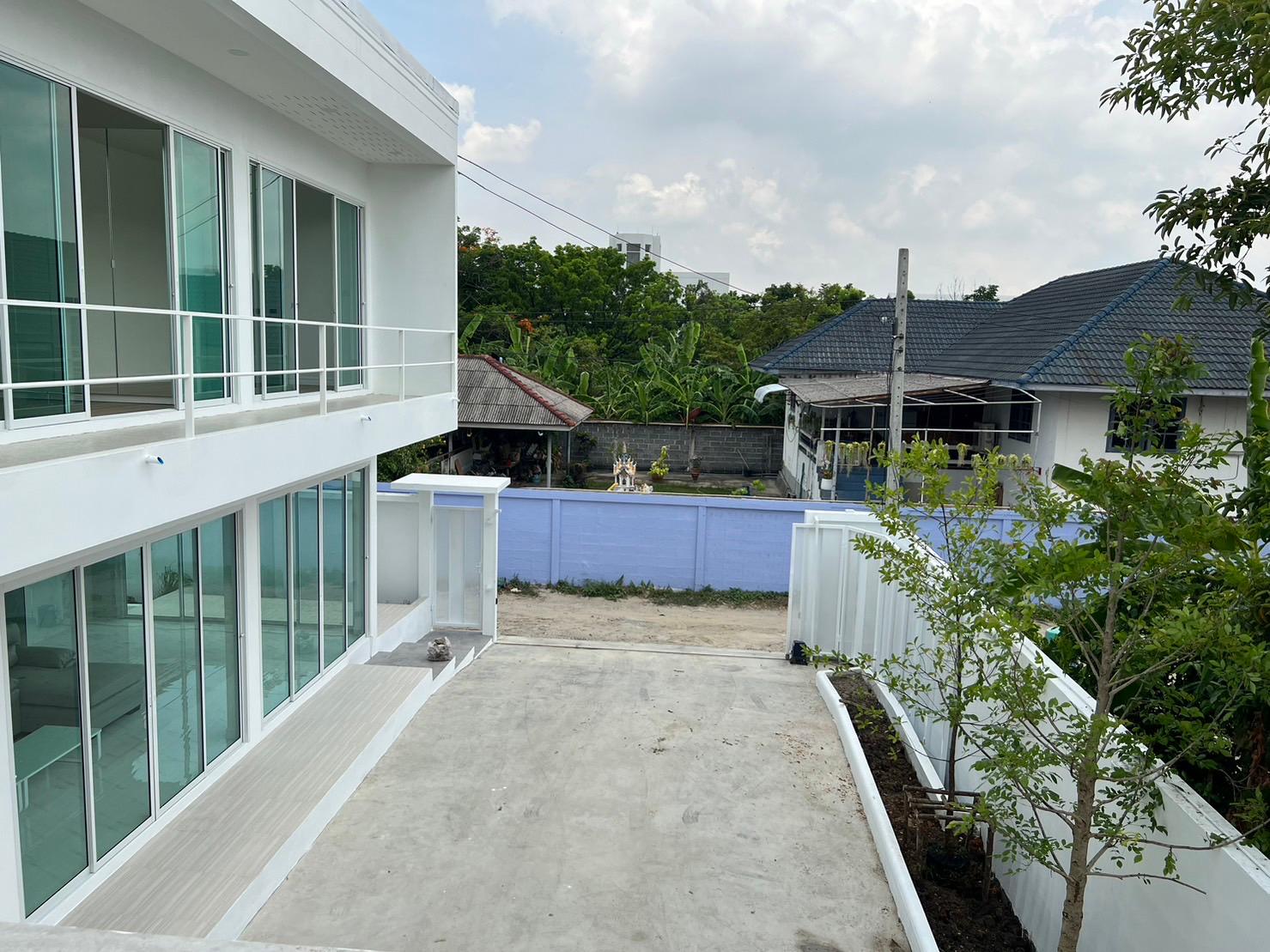 Cover Image for LoveKhun’s House