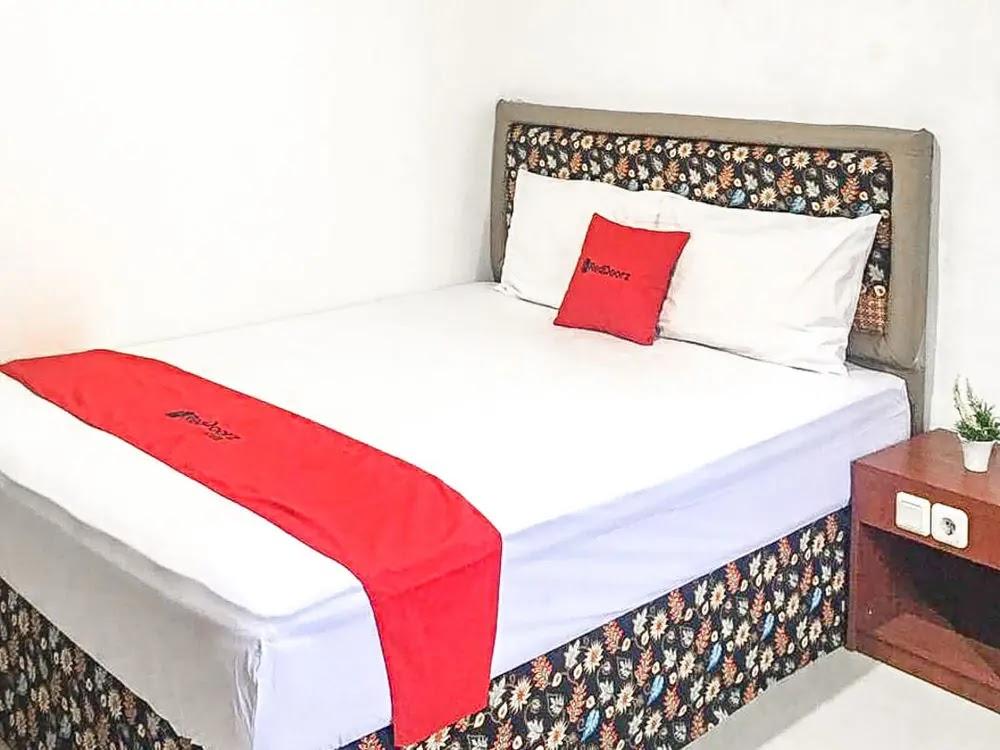 Cover Image for RedDoorz near Bukit Darmo Golf