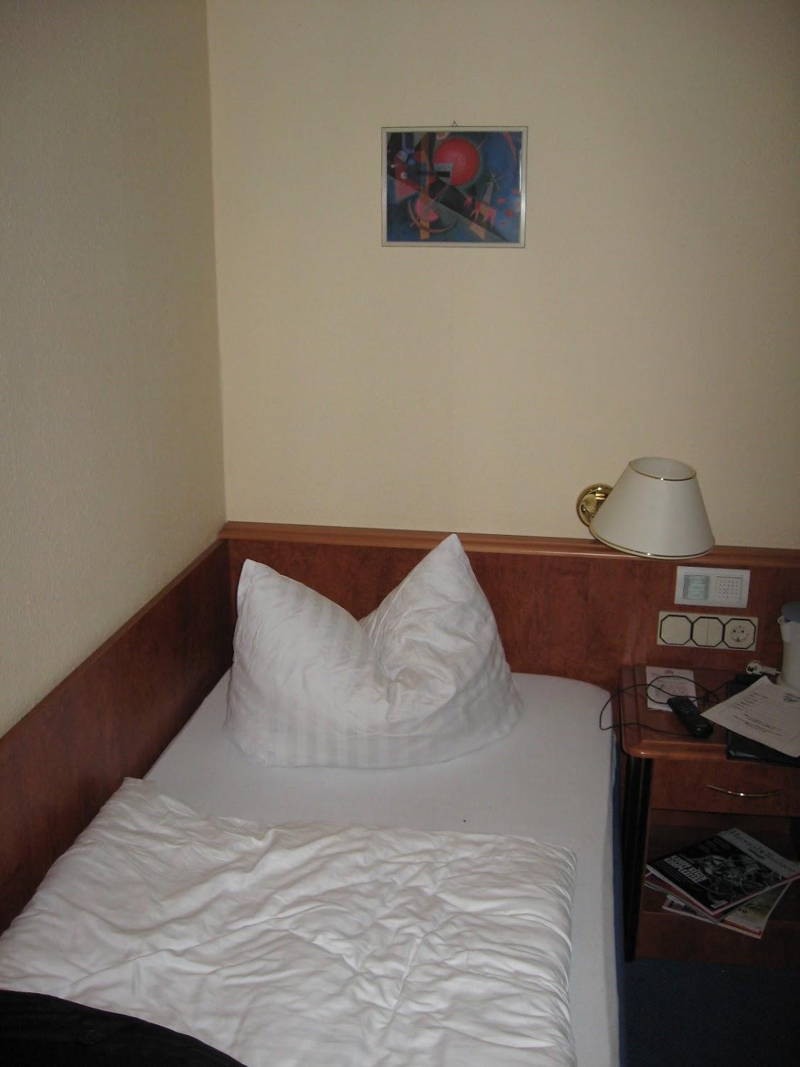 Cover Image for City Hotel