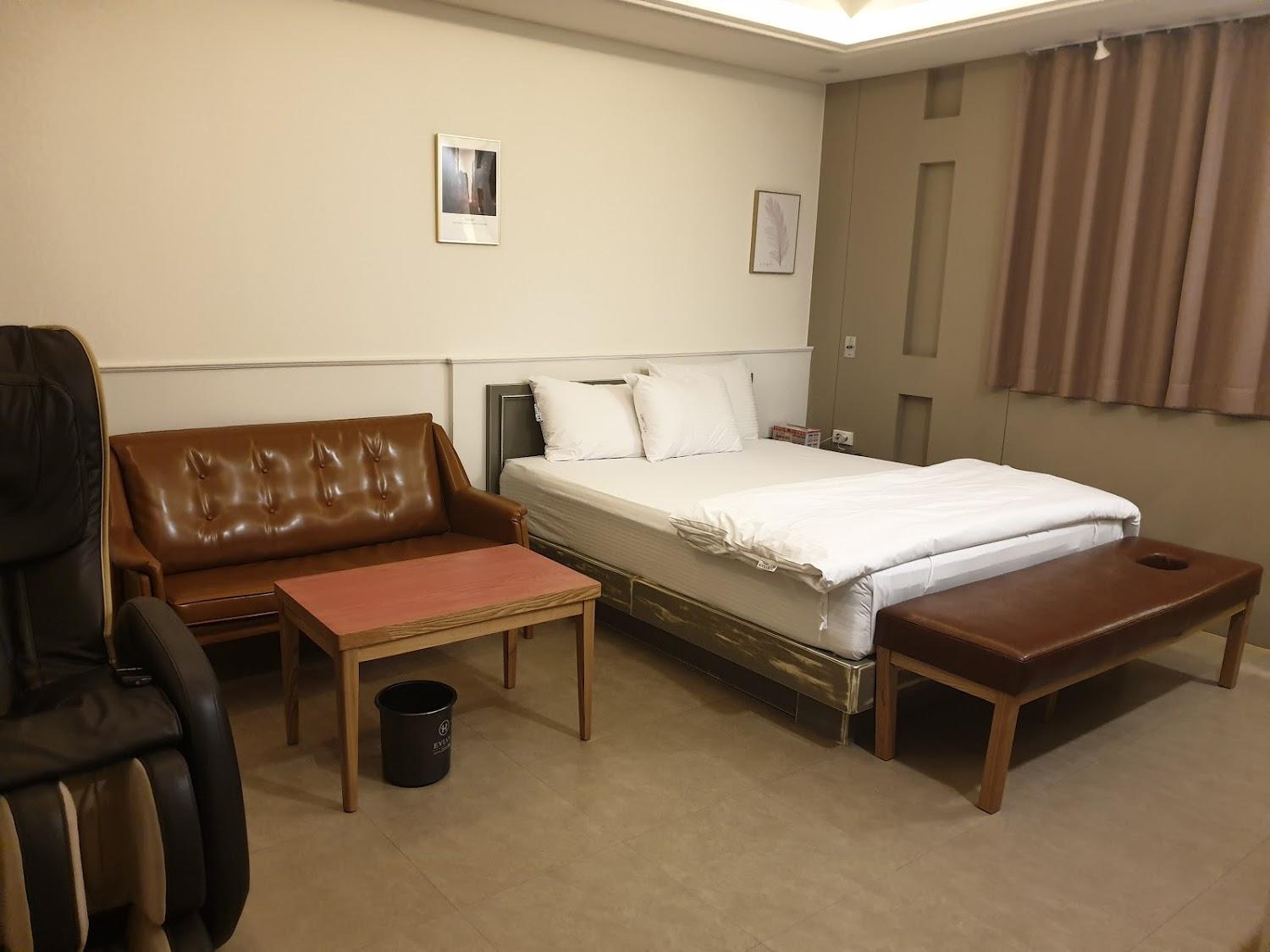 Cover Image for Hotel Evian