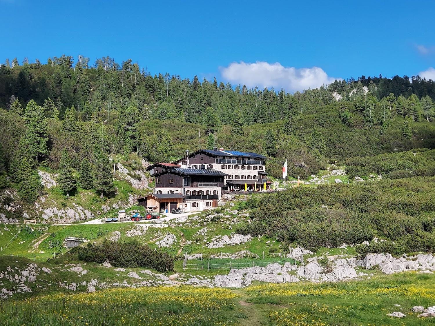 Cover Image for Neue Traunsteiner Hütte