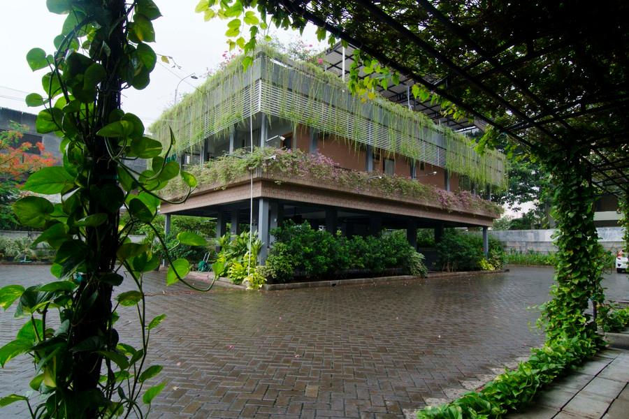 Cover Image for RedDoorz near Pakuwon Trade Center