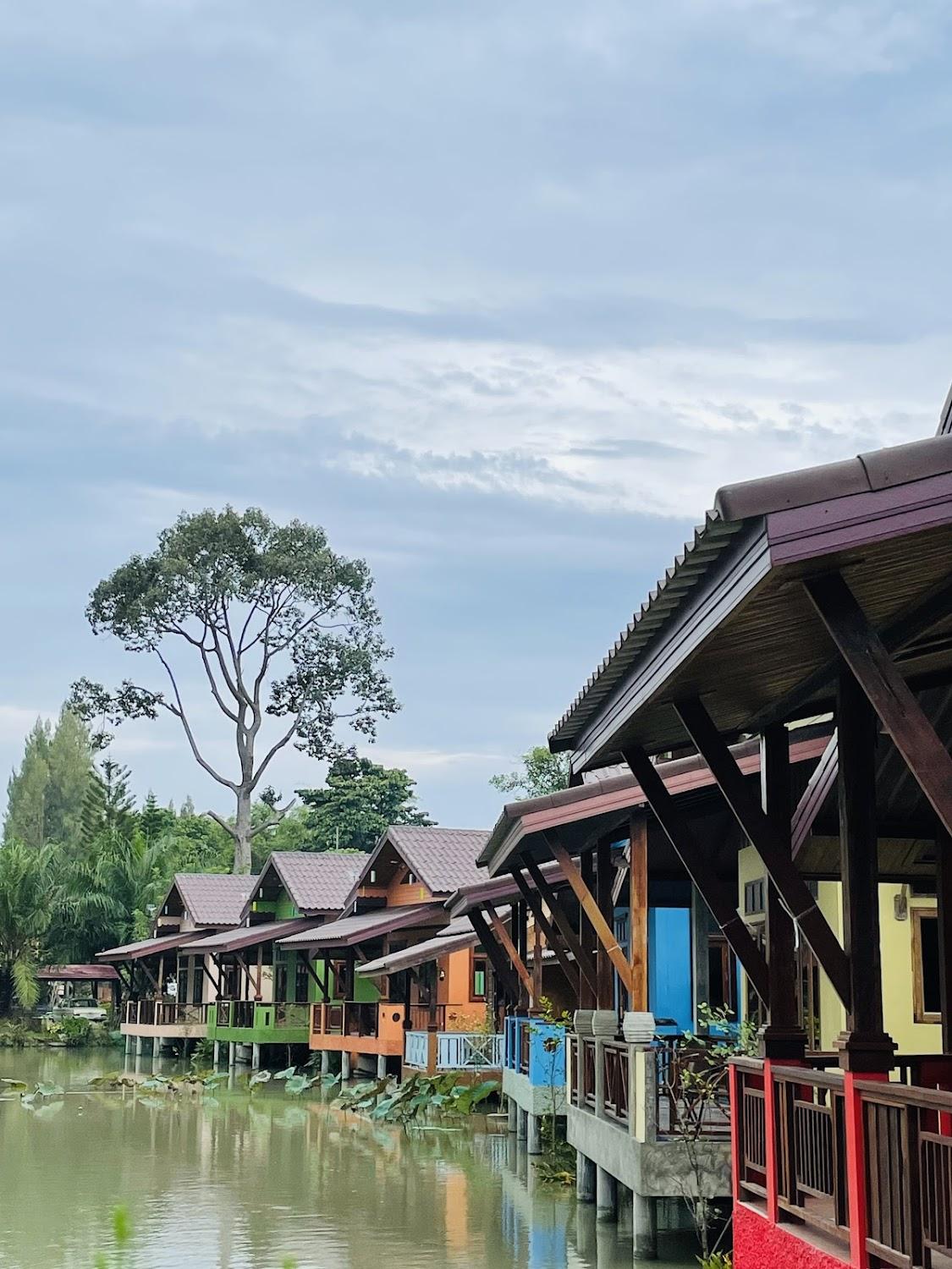 Cover Image for คีรีนคร บางพระ รีสอร์ท