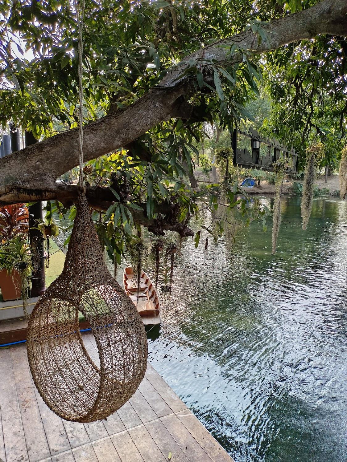 Cover Image for น้ำตกแฟชั่นรีสอร์ท