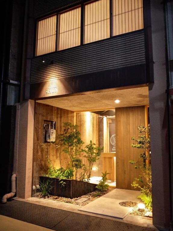 Cover Image for Hotel Shun