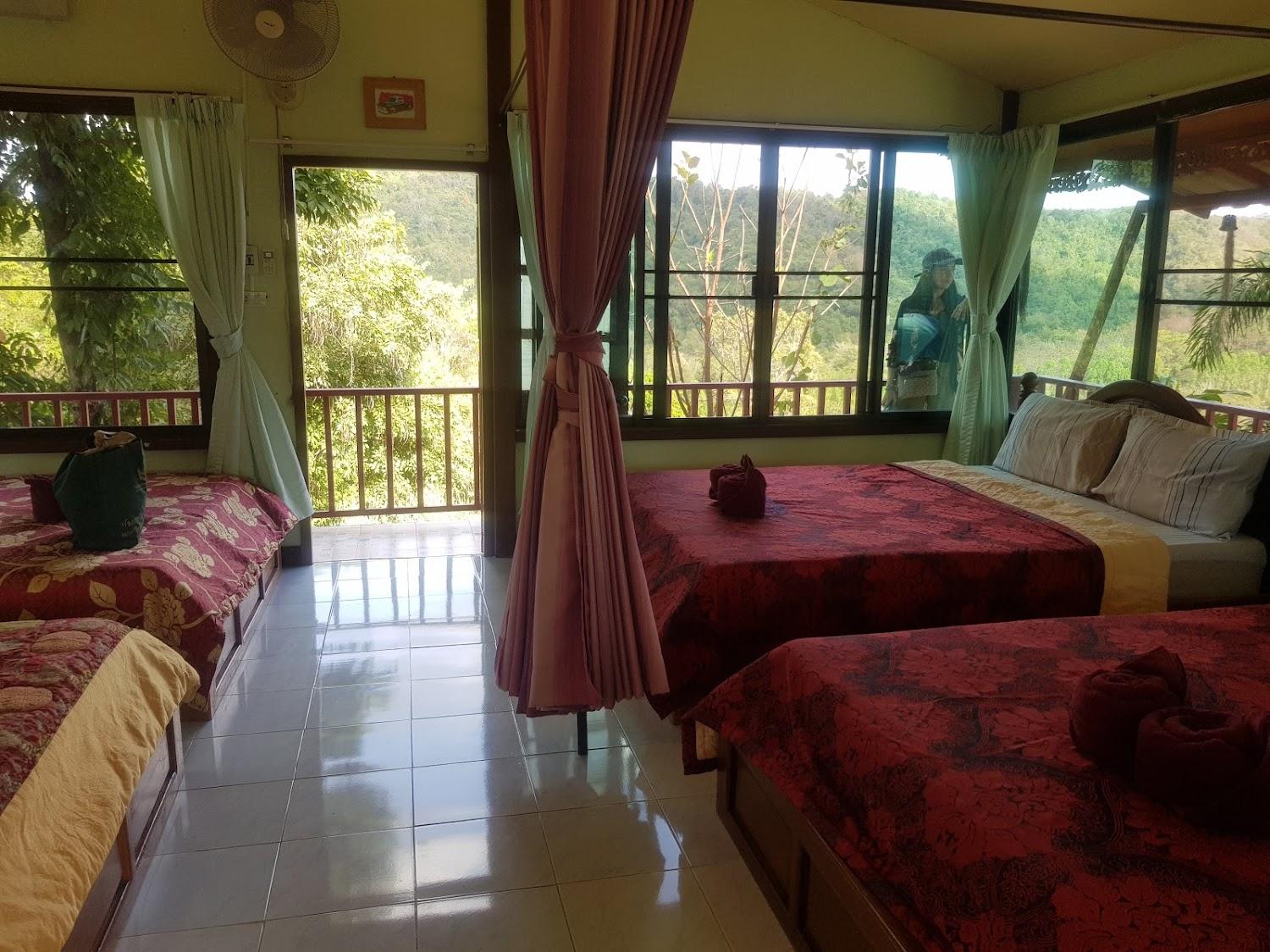 Cover Image for Baan Rai Phu Phang Mar