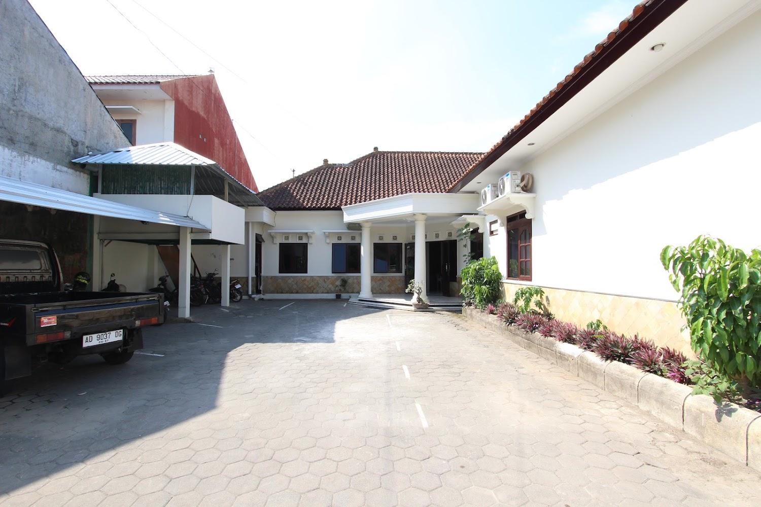 Cover Image for OYO 94019 Hotel Syariah Griya Wisata