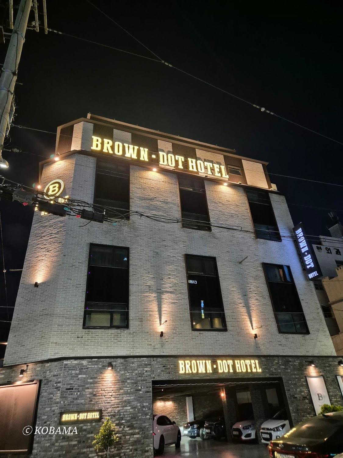 Cover Image for Brown Dot Hotel
