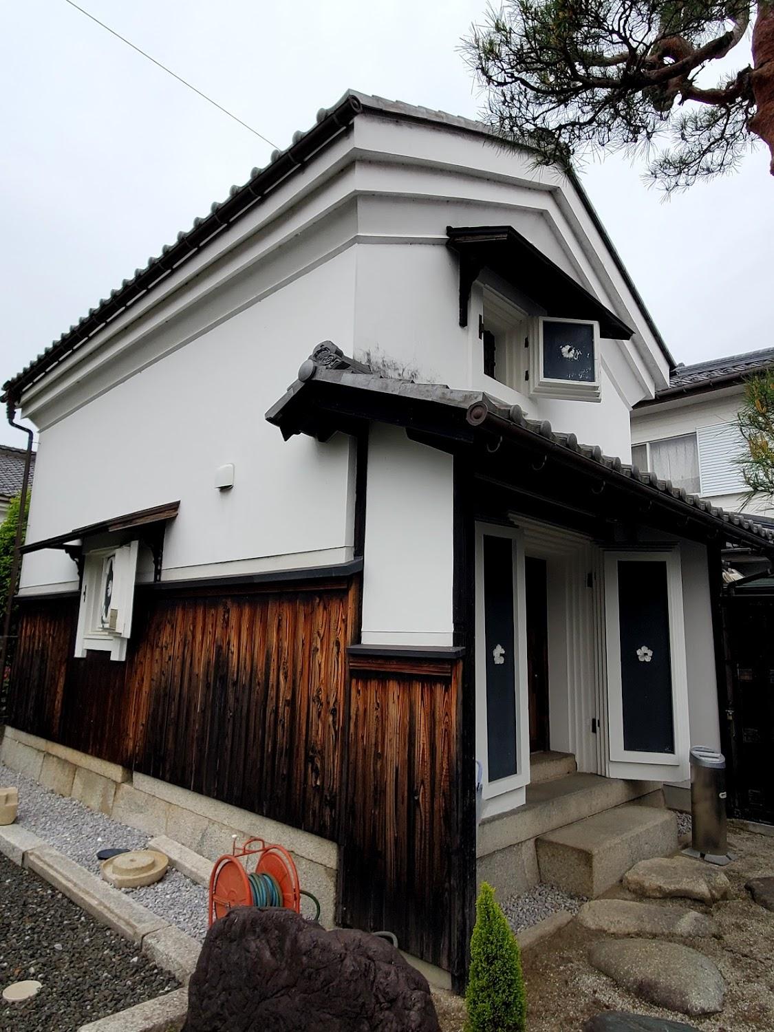 Cover Image for Hakuchu Inn