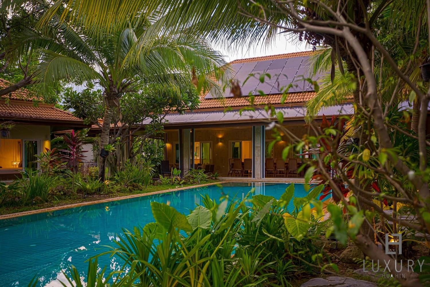 Cover Image for Palms Hills P125