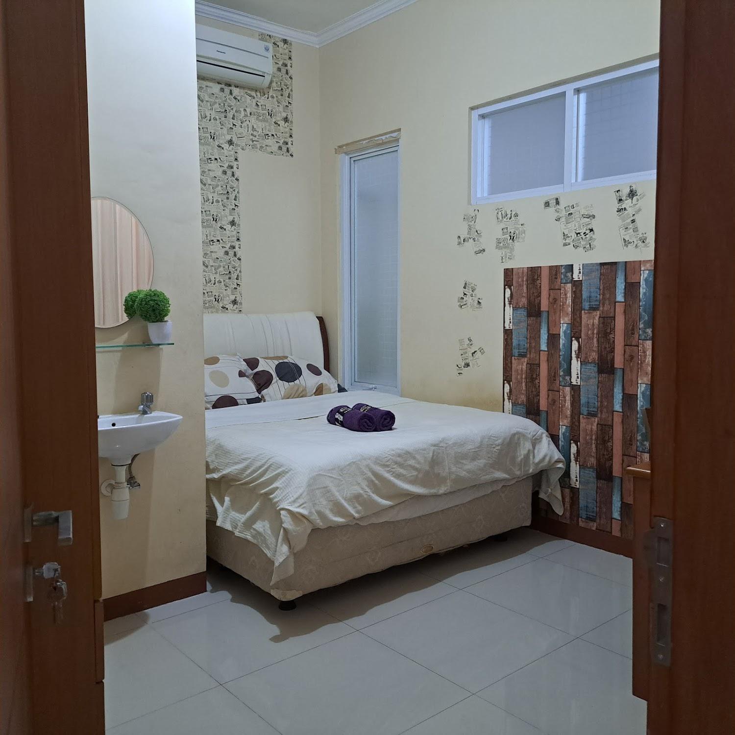 Cover Image for G10 Guest House