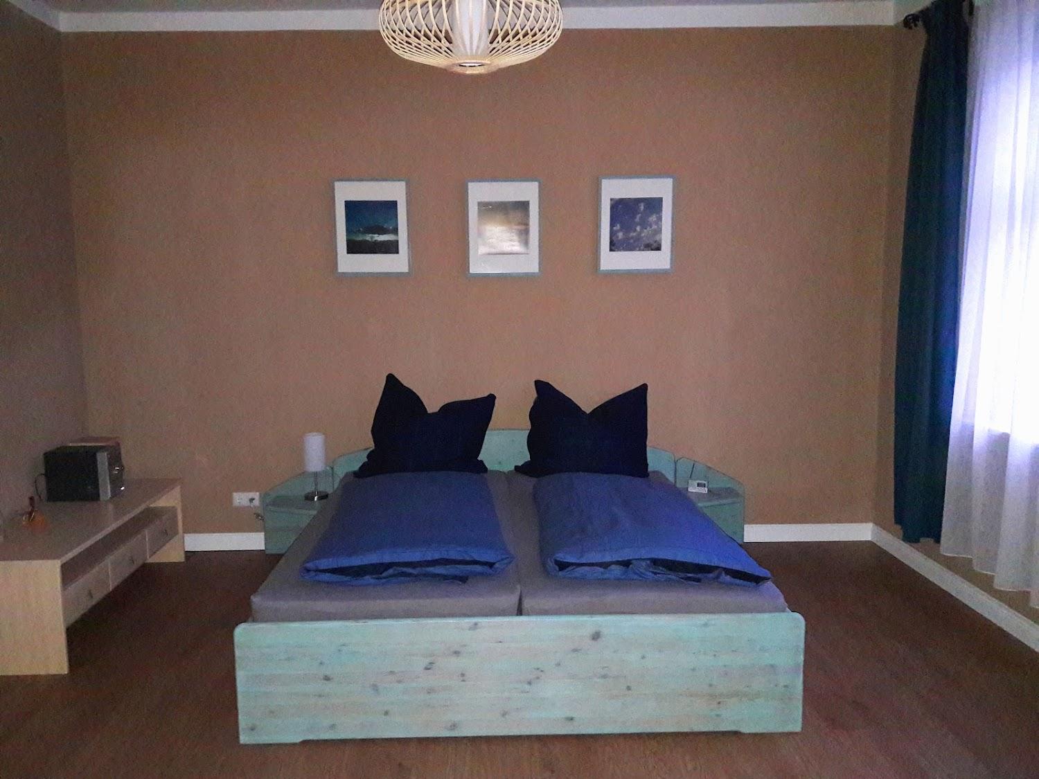 Cover Image for Kleines-Apfelparadies Ferienwohnung und B&B