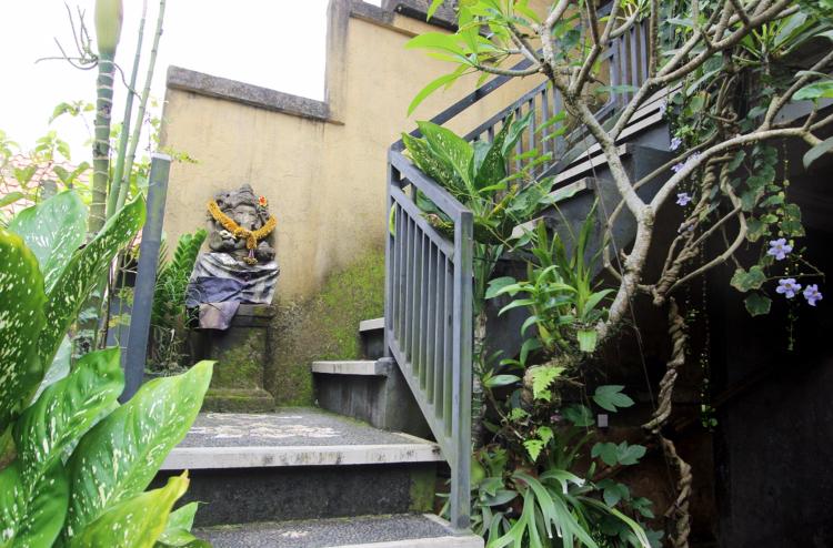 Cover Image for Yobi House